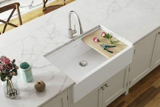 Quartz Luxe 10-Zoll-Schürze Farmhouse mit Workstation, angeboten in neun Farben, 1.769 $ elkaycom