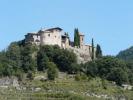 Airbnb, das mittelalterliches Schloss des 10. Jahrhunderts mit einer Kapelle in Katalonien, Spanien anbietet