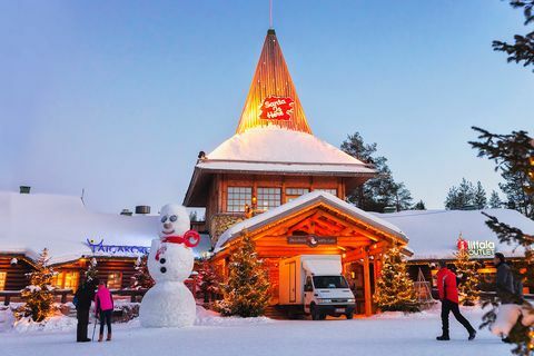 Schneemann in Santa Office von Santa Village Rovaniemi Lapland-Abend