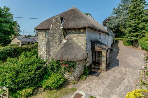 Besichtigen Sie dieses wunderschöne ehemalige Bauernhaus aus dem 16. Jahrhundert mit einem angrenzenden viktorianischen Nebengebäude