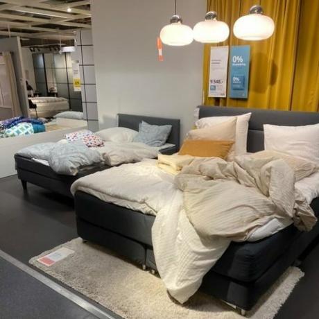 Ikea-Käufer und -Mitarbeiter schneiten in den dänischen Laden