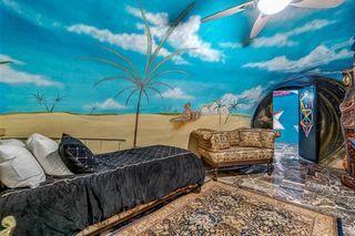 Kuppelzimmer mit Strandwandbild