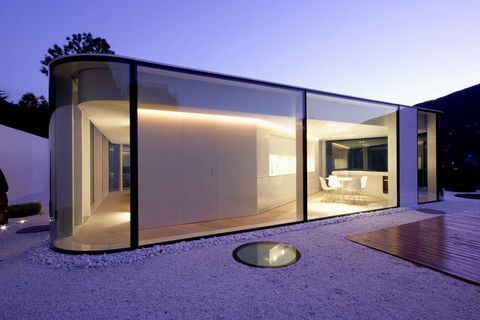 Glasvilla in der Schweiz, entworfen vom berühmten Mailänder Architekten Jacopo Mascheroni