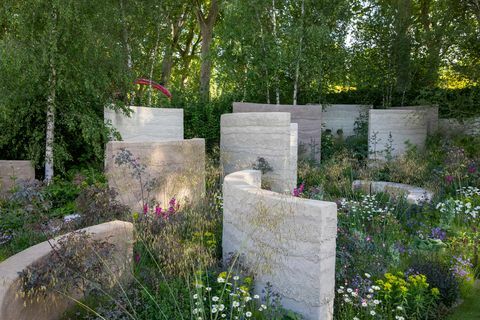 Der Mind Garden, entworfen von Andy Sturgeon, gesponsert von Project Giveing ​​Back zur Unterstützung der Mind Show Garden RHS Chelsea Flower Show 2022