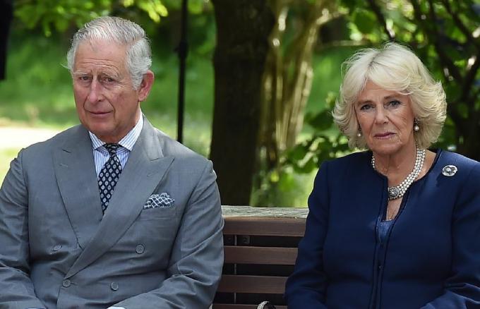 der Prinz von Wales und die Herzogin von Cornwall besuchen das National Memorial Arboretum