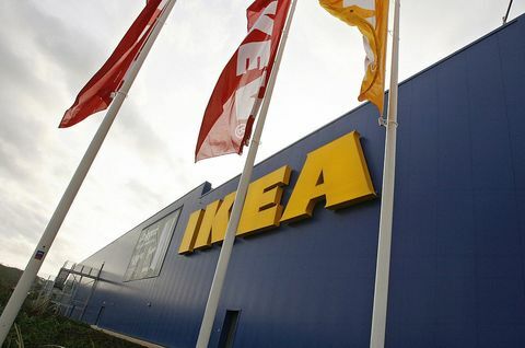 In einem neuen Ikea-Geschäft in Belfast fliegen Flaggen