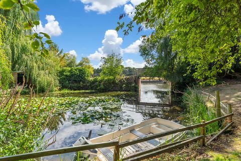 bezauberndes strohgedecktes ferienhaus zum verkauf in bedfordshire