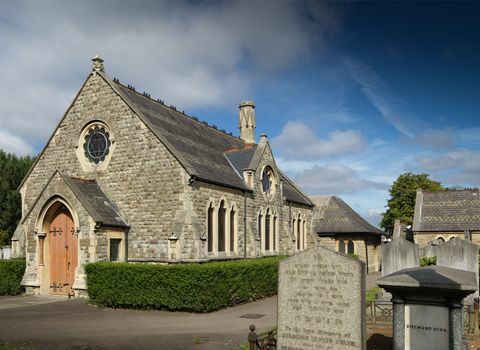 Fünf faszinierende Orte wurden zum 70-jährigen Bestehen des Schutzes der außergewöhnlichen historischen Gebäude Englands aufgeführt.