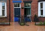 Sturm Dennis: Hochwasserwarnungen erreichen neuen Rekord, 420 Häuser überflutet