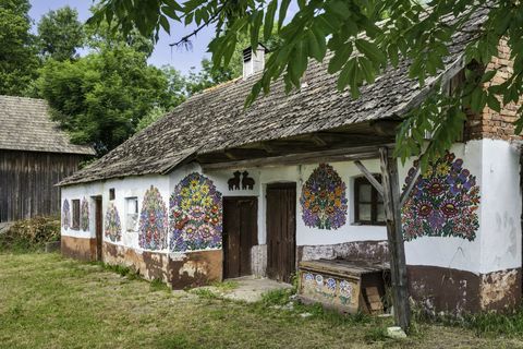 Gemaltes Haus im Dorf von Zalipie, Region Malopolska alias Lesser Poland, Polen.