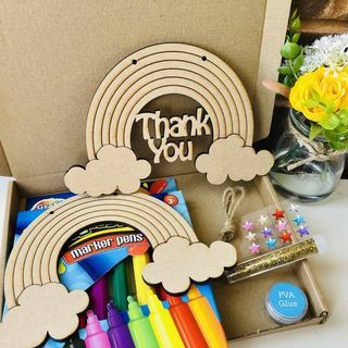 Hängende Regenbogen-Briefkasten-Kit für Kinder aus Holz